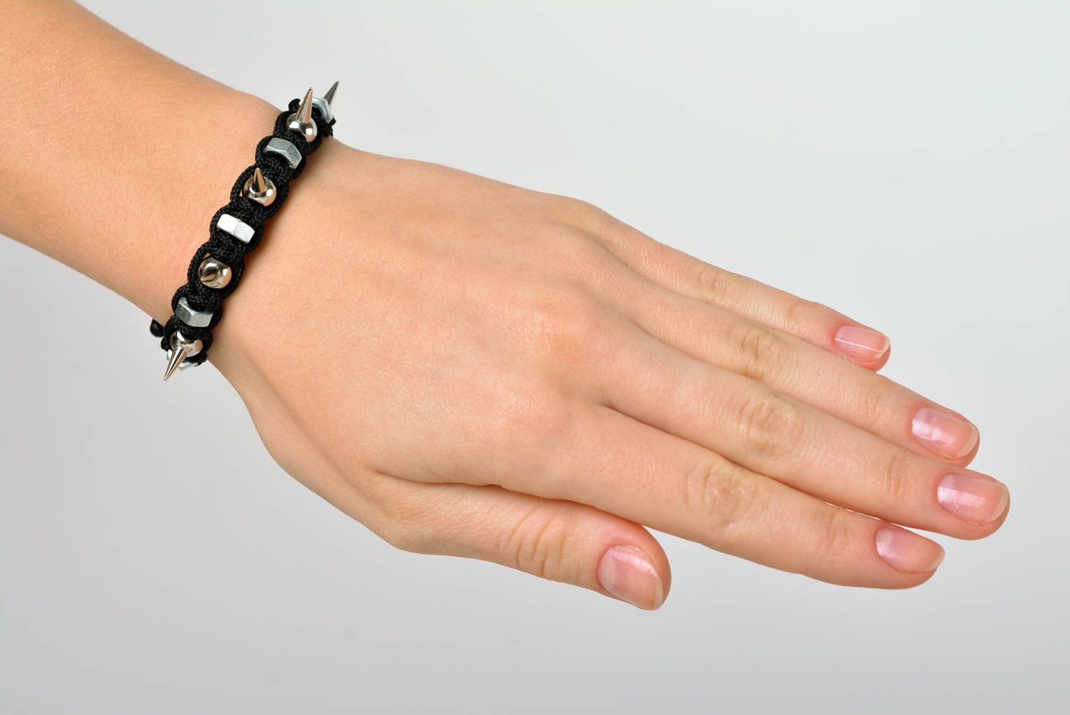 Bracelet original Bijou fait main avec écrous et piques Cadeau pour femme photo 2