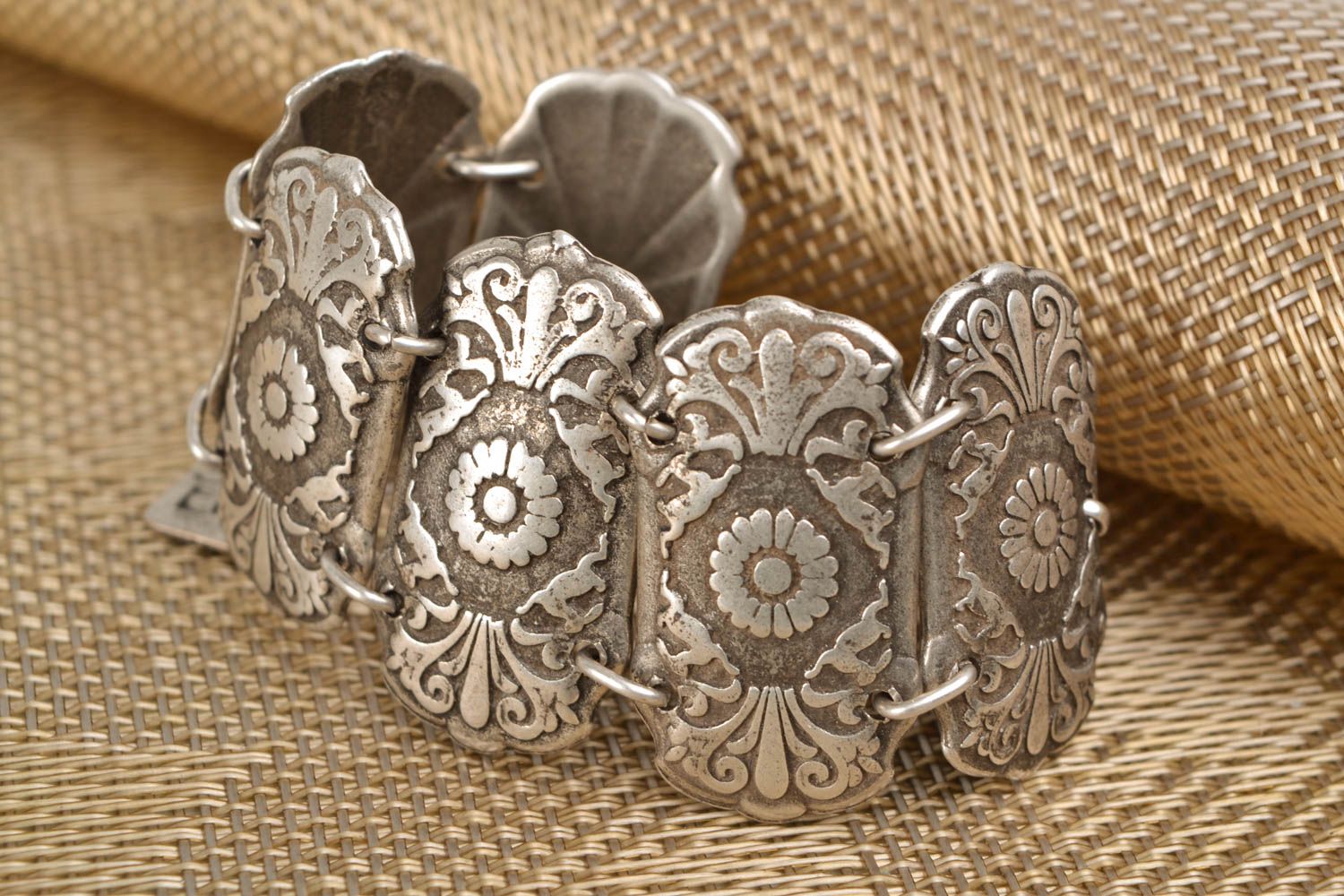 Bracelet en métal original fait main sur élastique style ethnique Aphrodite photo 1