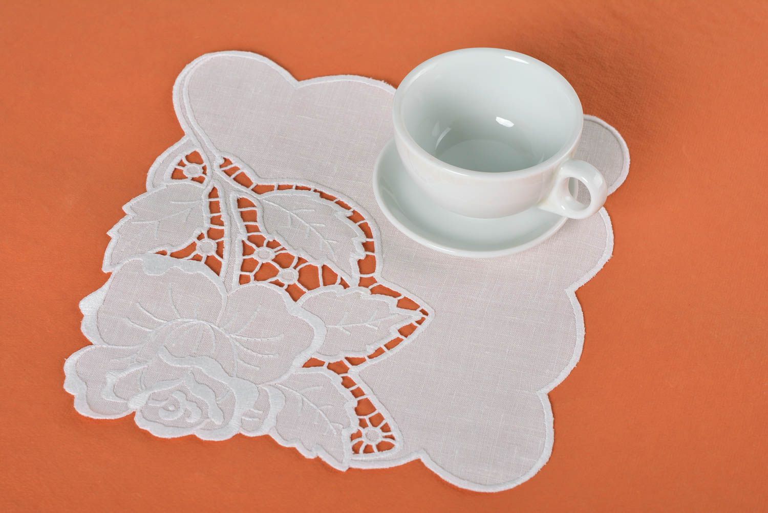 Льняная салфетка ручной работы кружевная салфетка белая с розой ришелье лен фото 1