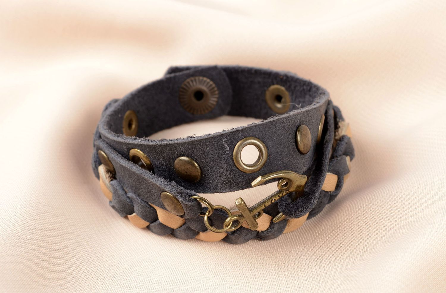 Bracelet en cuir naturel Bijou fait main avec ancre métallique Accessoire femme photo 5