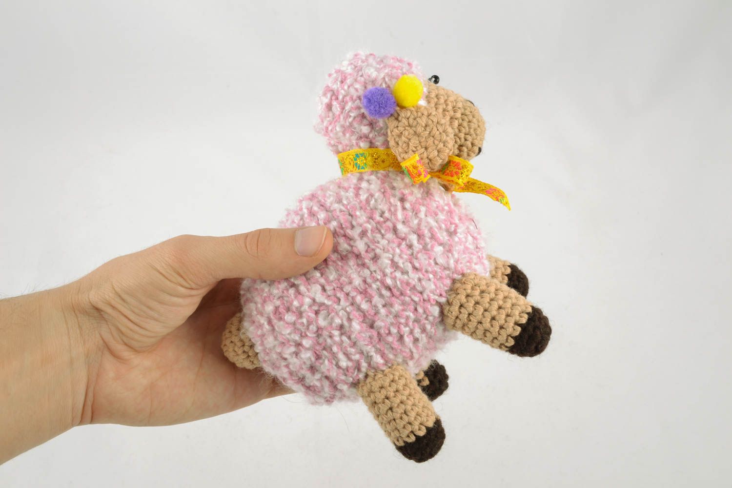 Giocattolo a maglia fatto a mano pupazzo morbido pecorella da bambine
 foto 4