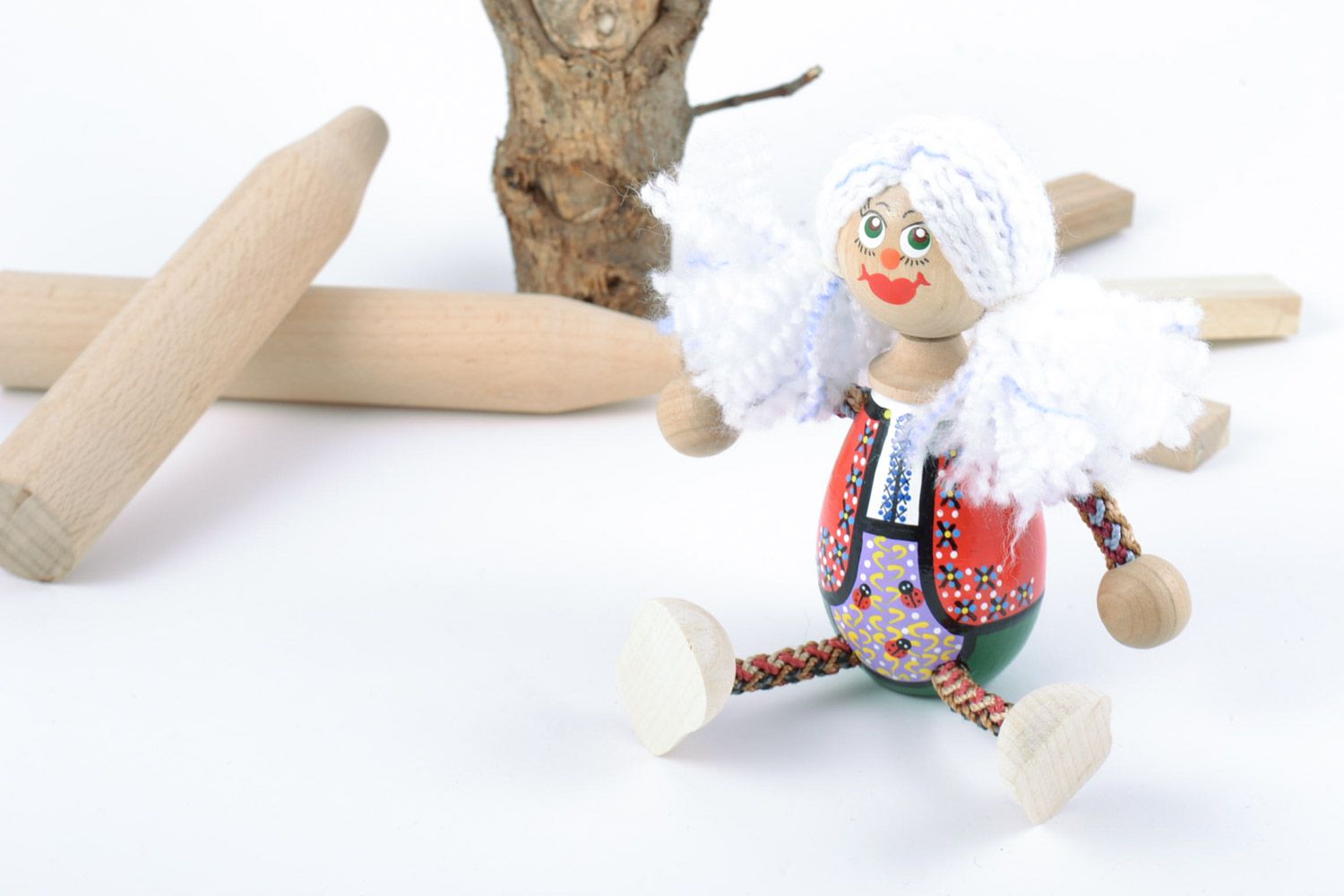 Handgemachtes Öko Spielzeug aus Holz Puppe mit zwei Schwänzen für Mädchen  foto 1