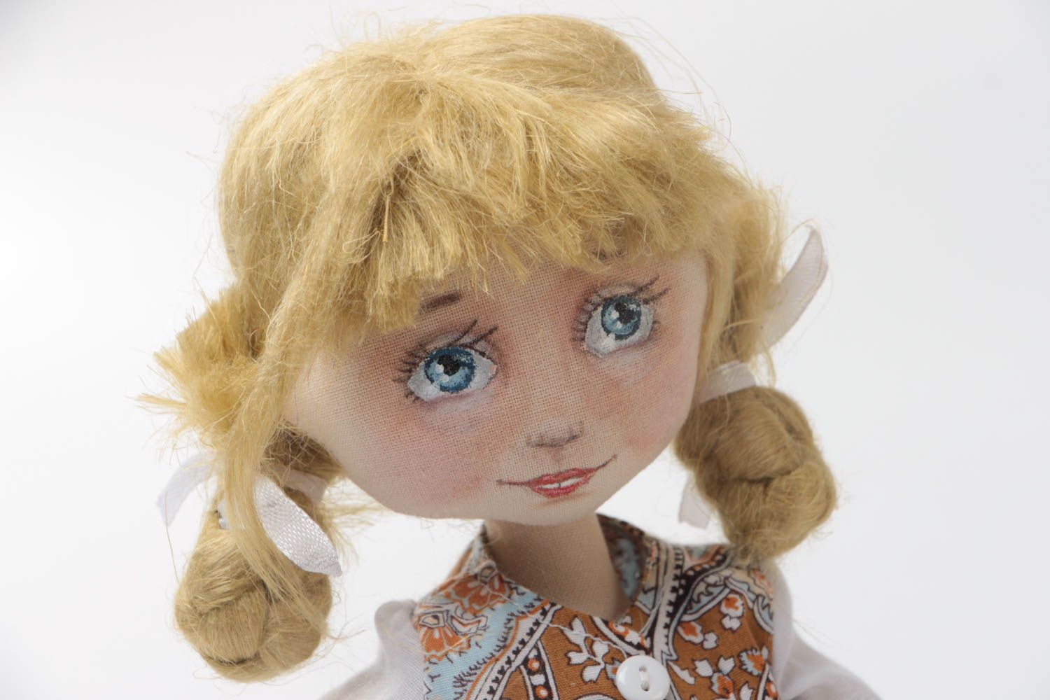 Muñeca de tela infantil artesanal original para niños o para decoración de casa foto 3