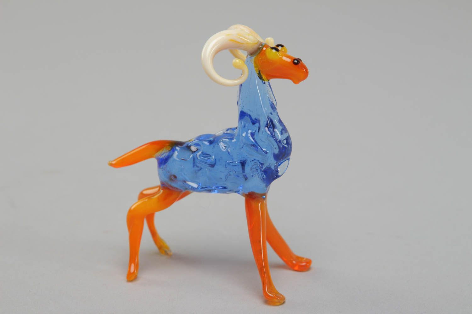 Petite figurine en verre au chalumeau mouton bleue décoration faite main photo 1