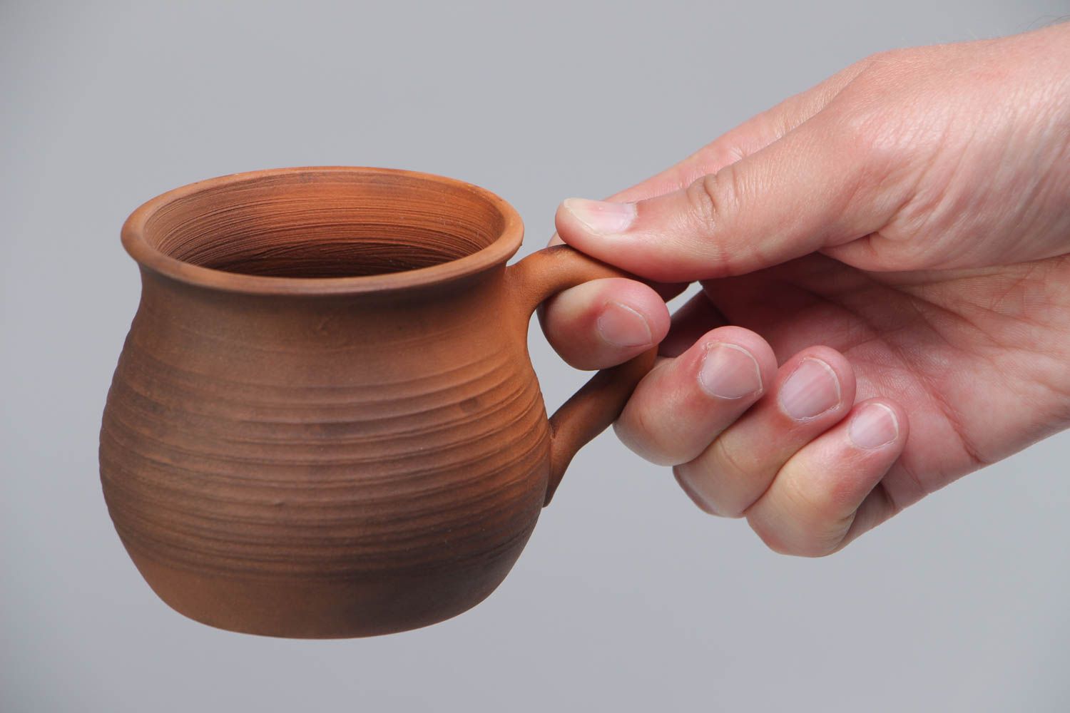 Braune Kaffeetasse aus Ton 120 ml Milchbrennen Technik handmade Öko Geschirr  foto 5