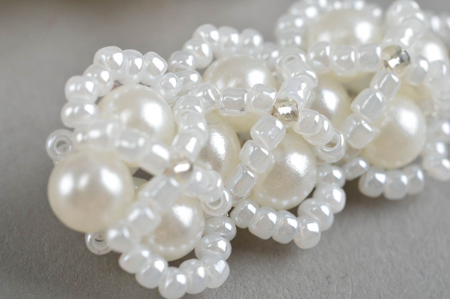 Boucles d'oreilles en perles de rocaille et fausses perles blanches faites main photo 5
