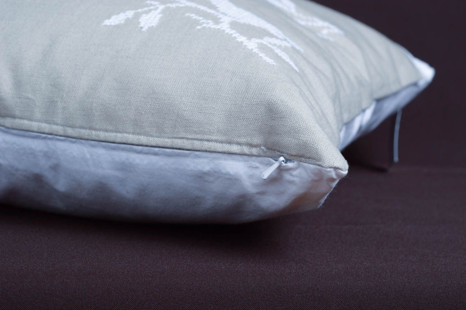 Подушка на диван подарок ручной работы декоративная подушка с вышивкой фото 4