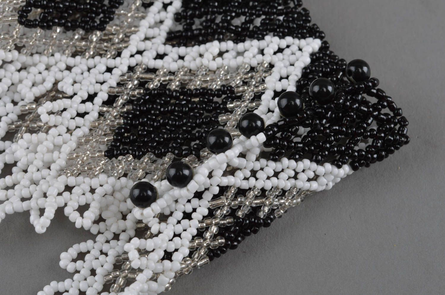 Collier en perles de rocailles fait main accessoire noir blanc gris pour femme photo 5