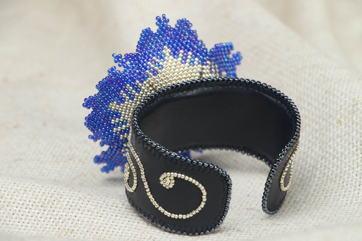 Leather bracelet with beaded flower photo 3
