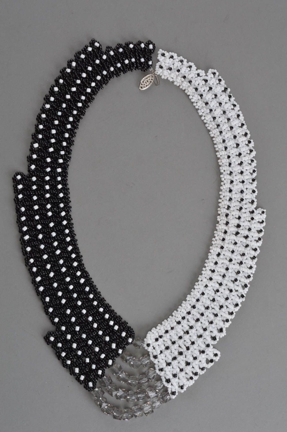 Collier en perles de rocaille et perles fantaisie fait main blanc-noir large photo 3