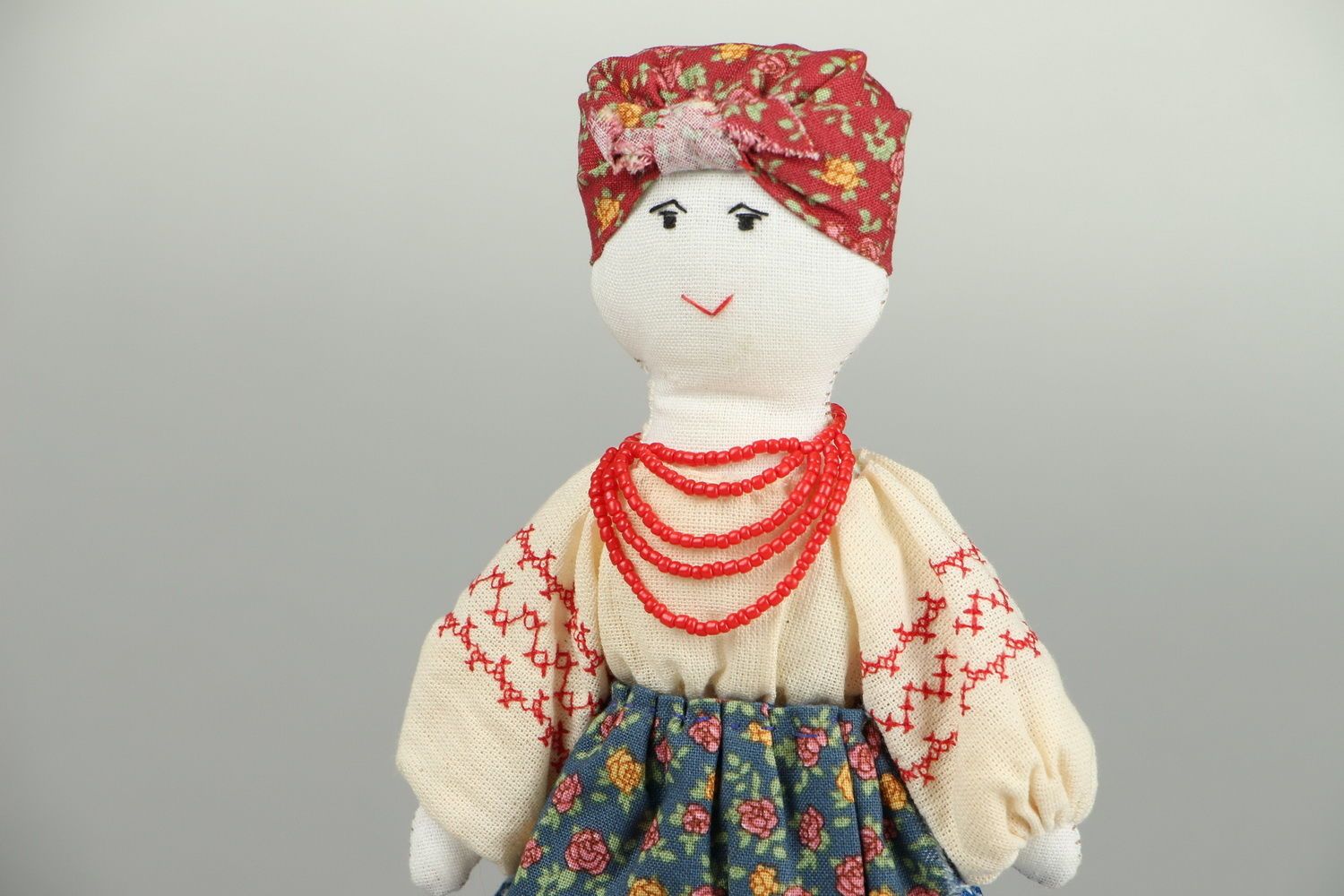 Poupée primitive en tissu Ukrainienne en costume national faite main  photo 3