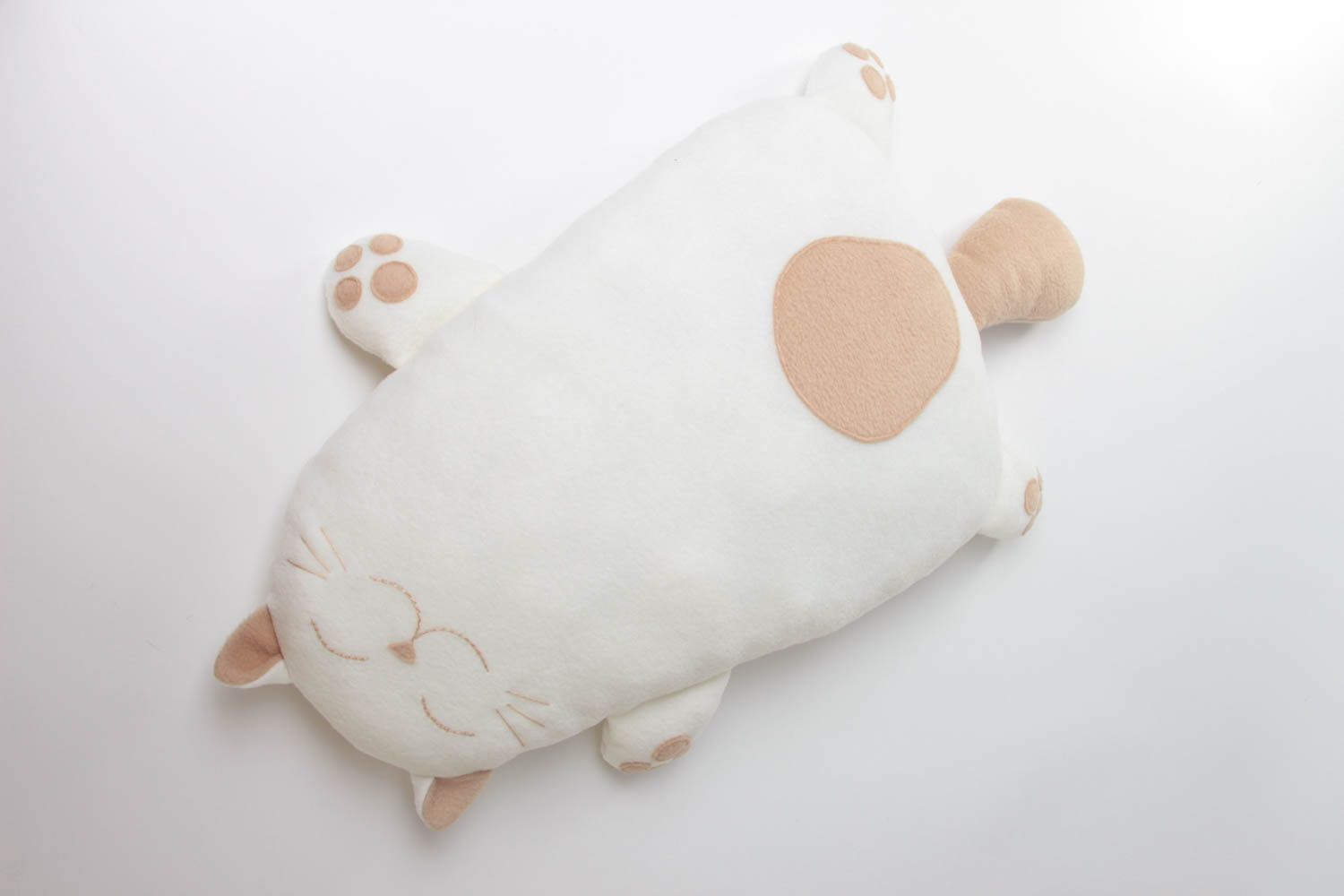 Мягкая игрушка подушка в виде толстого кота светлая небольшая ручной работы фото 2