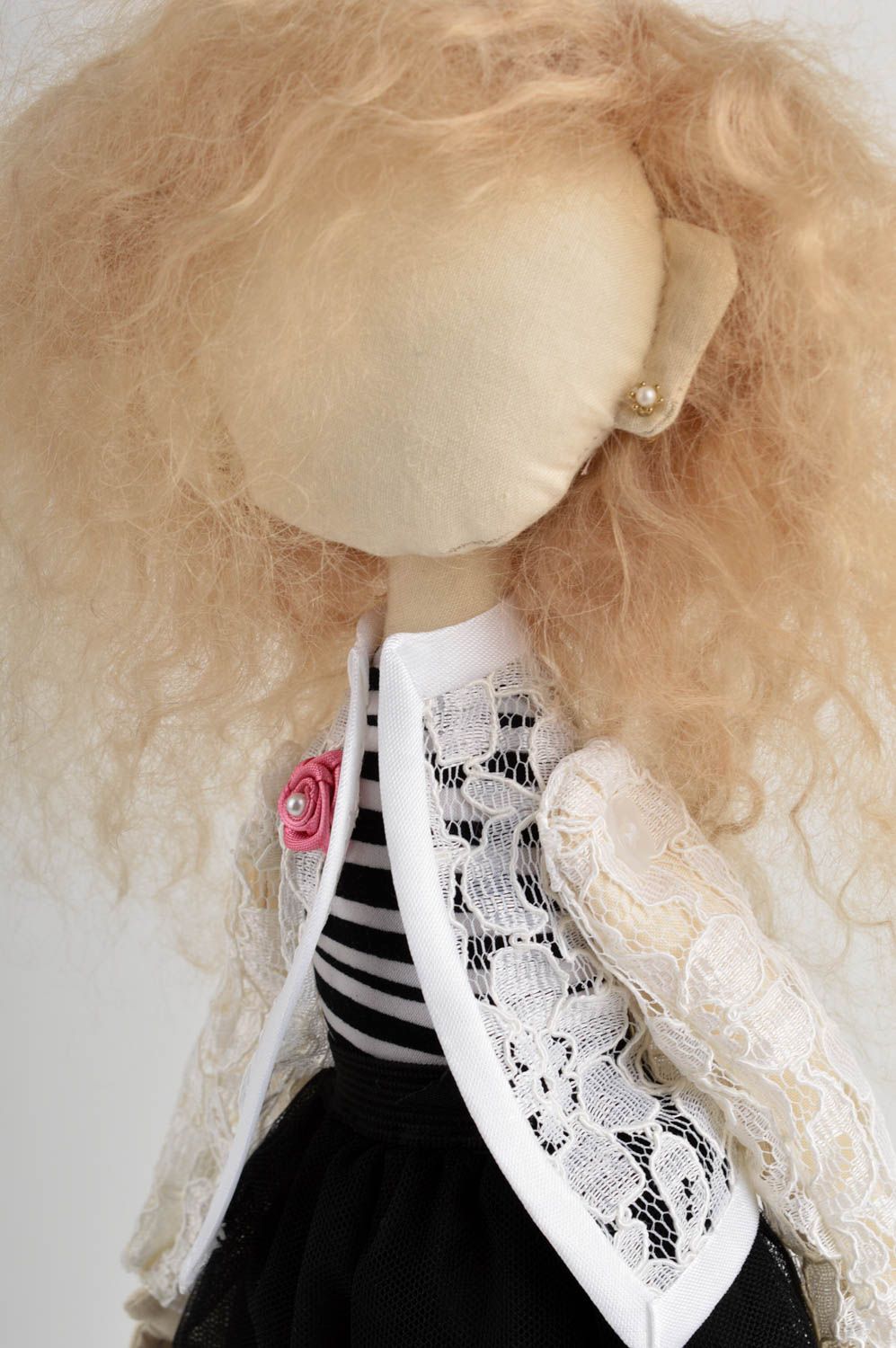 Кукла ручной работы мягкая кукла стильная оригинальная кукла из ткани эффектная фото 3