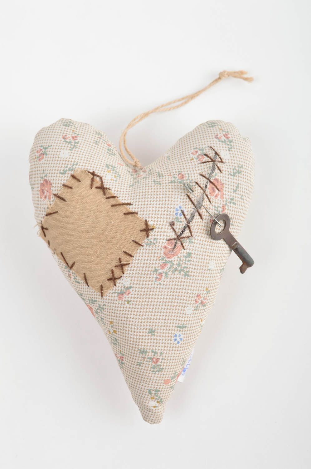 Декор для дома ручной работы мягкое сердце с ключиком декоративное сердце фото 2