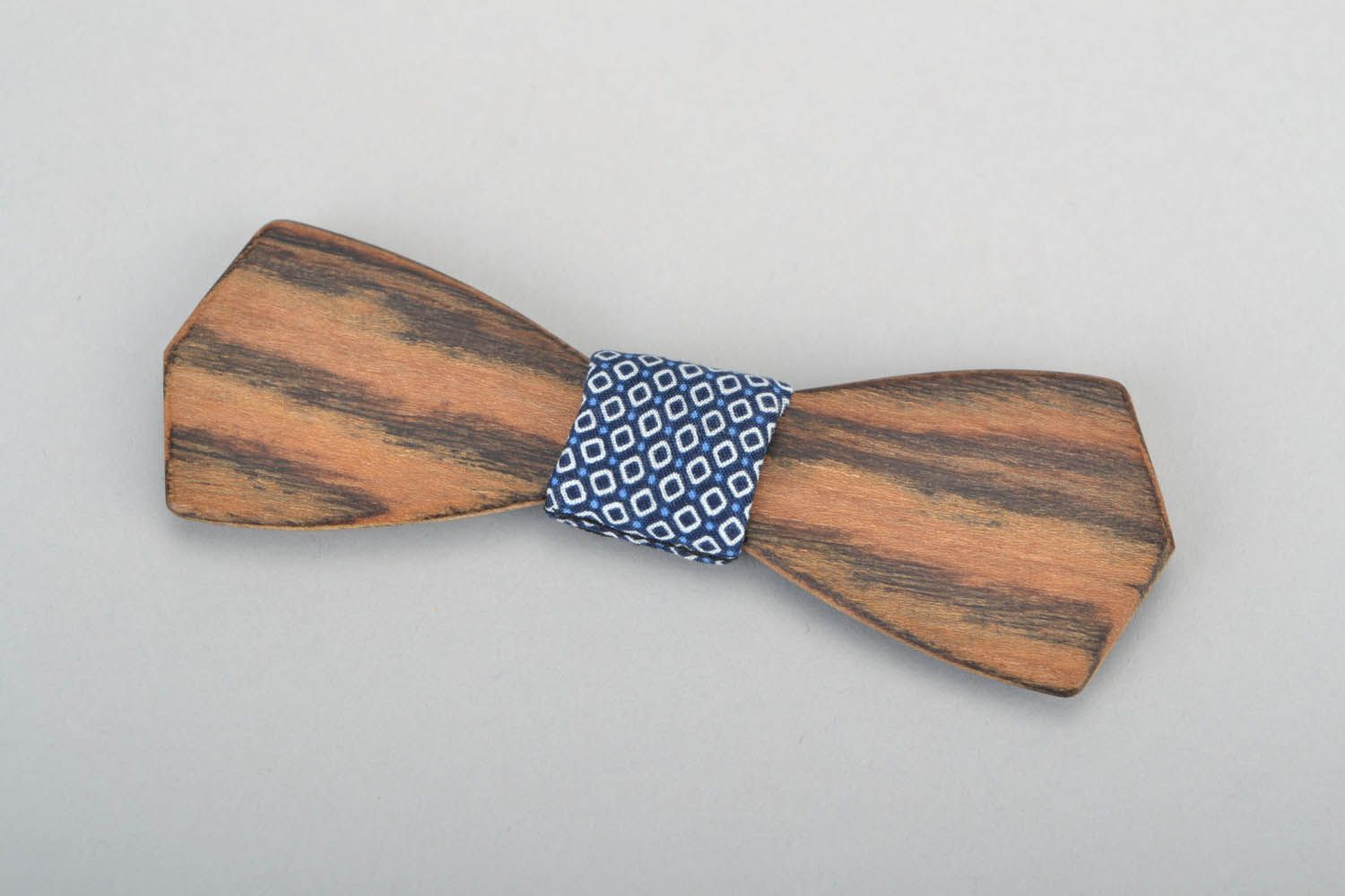 Handmade wooden bow tie photo 2