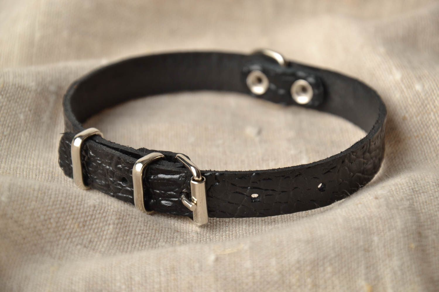 Thin leather dog collar photo 1