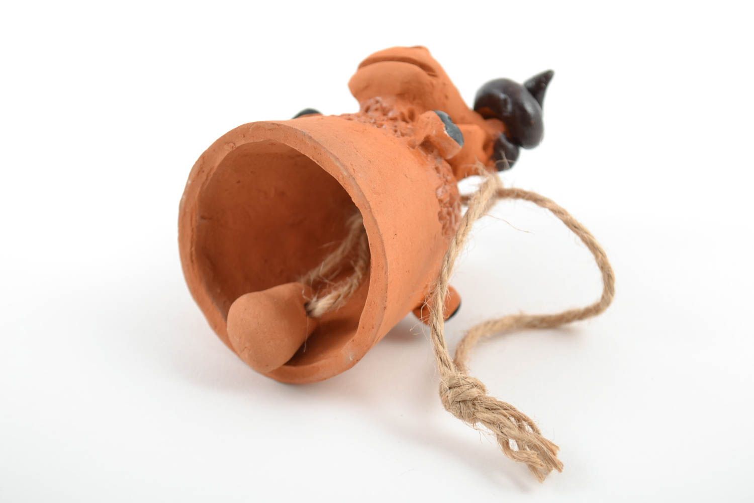 Braunes handgemachtes Glöckchen aus Ton in Form eines Lammes für Interieur foto 4
