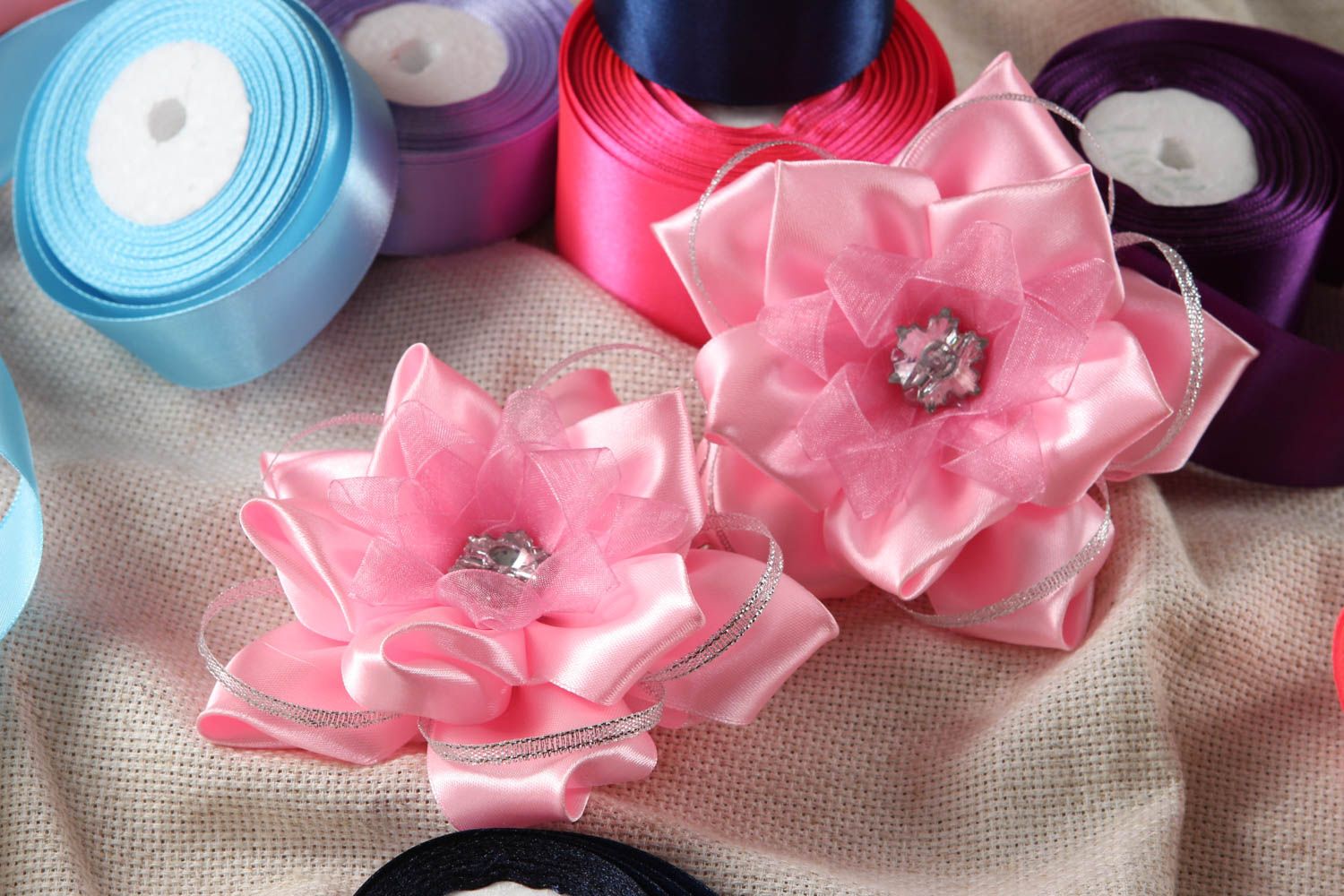Аксессуары для волос ручной работы заколкаив виде цветков заколки канзаши розовые фото 1