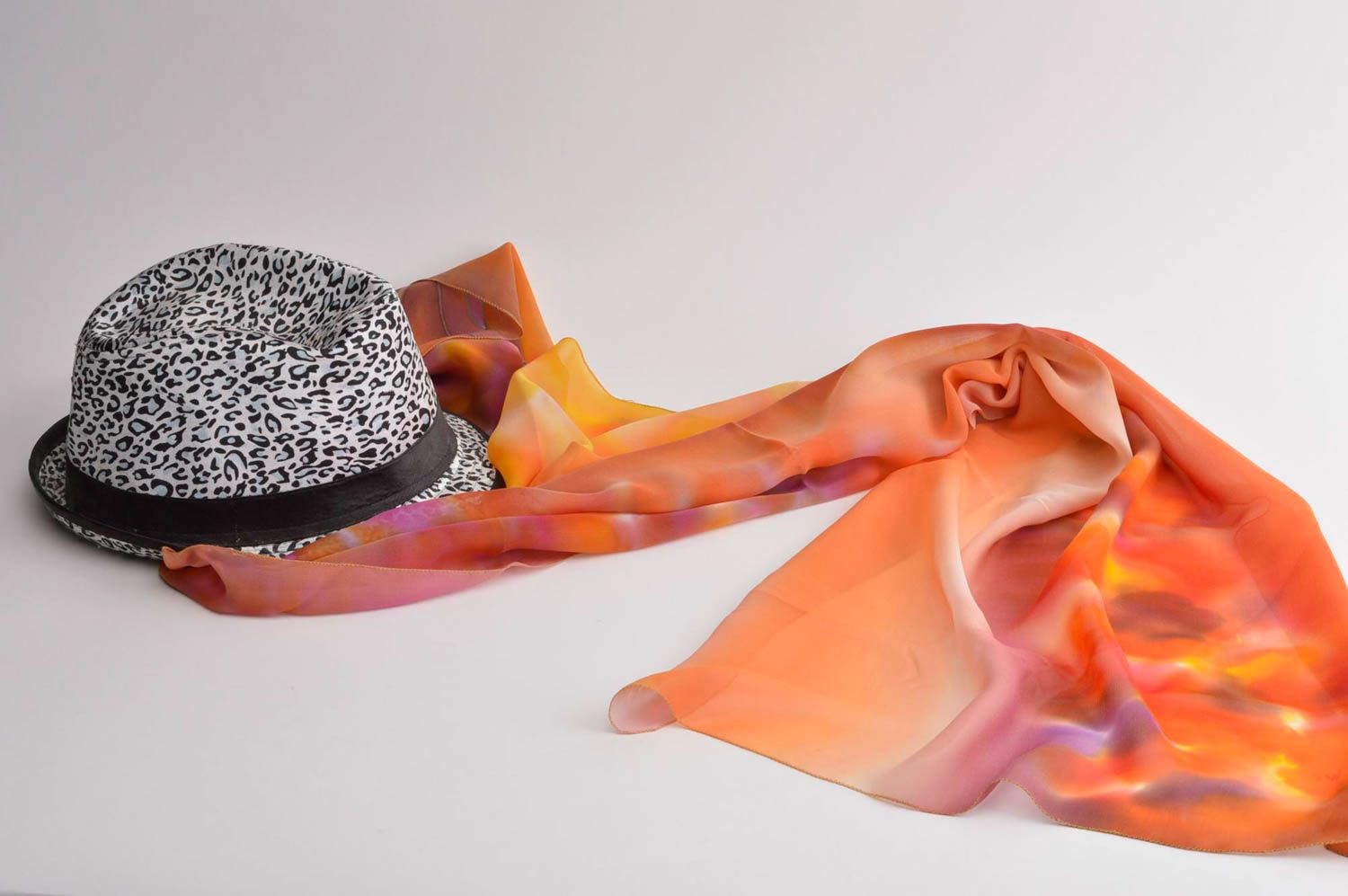 Bufanda de moda hecha a mano pintada pañuelo de seda regalo original para mujer foto 1