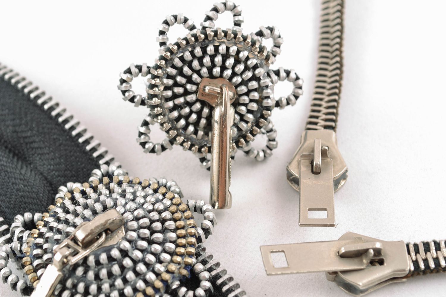 Metal jewelry set Zippers photo 3