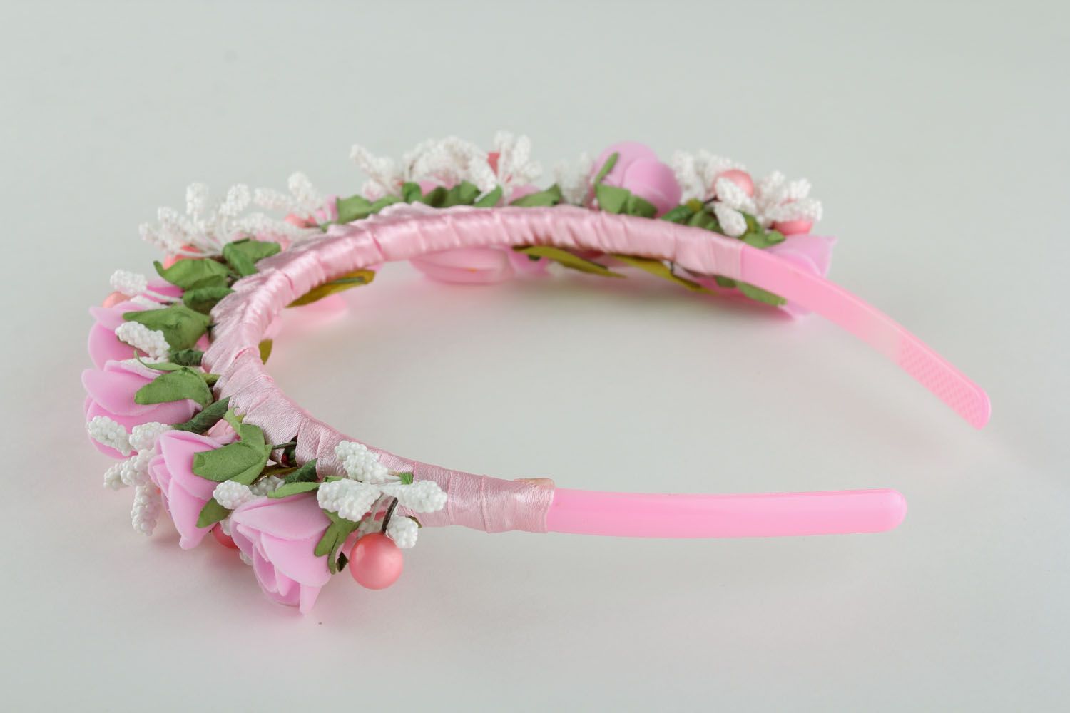 Grinalda artesanal para cabelo cor de rosa foto 3