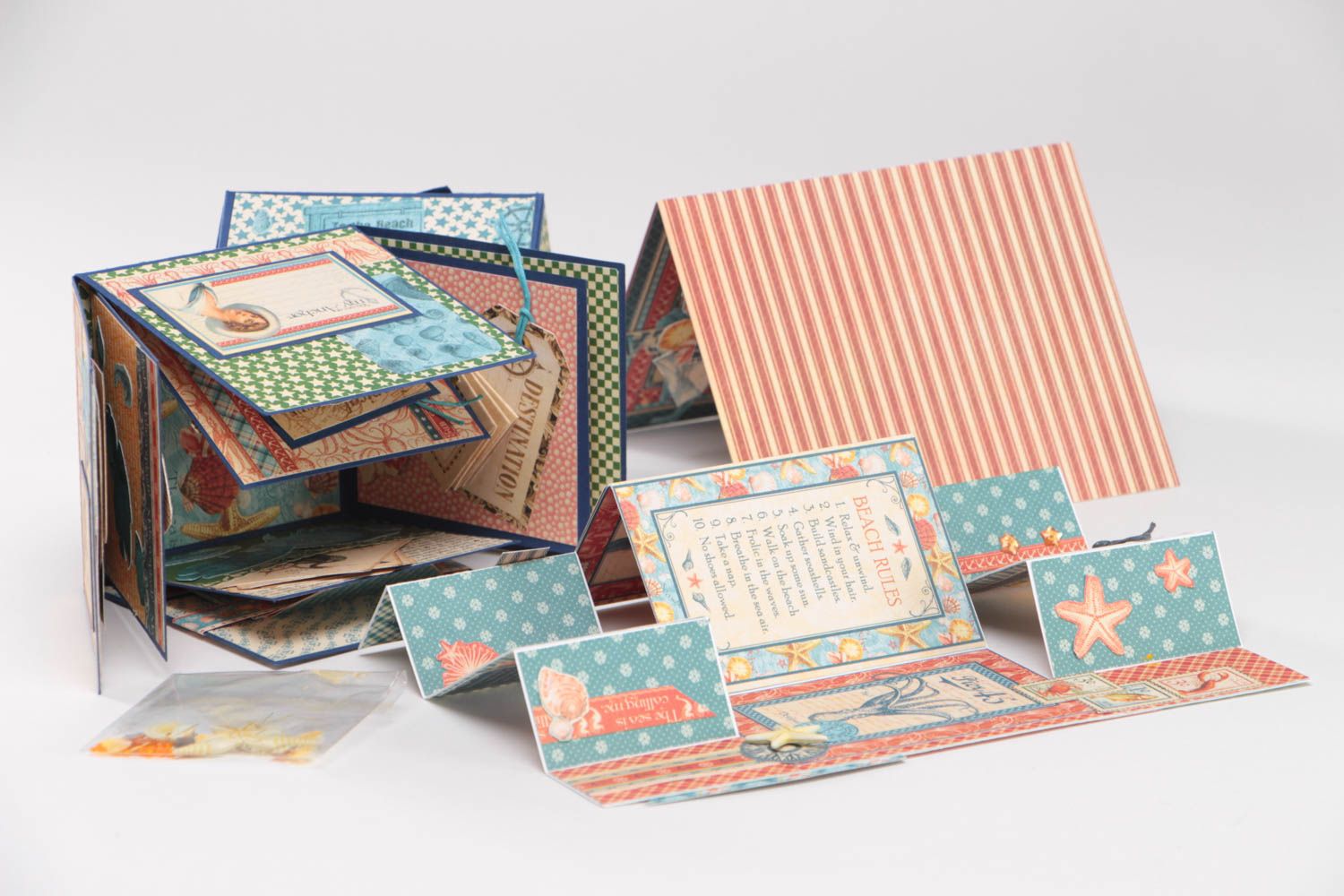 Tarjetas de felicitación tridimensionales y una caja decorada hechas a mano foto 4