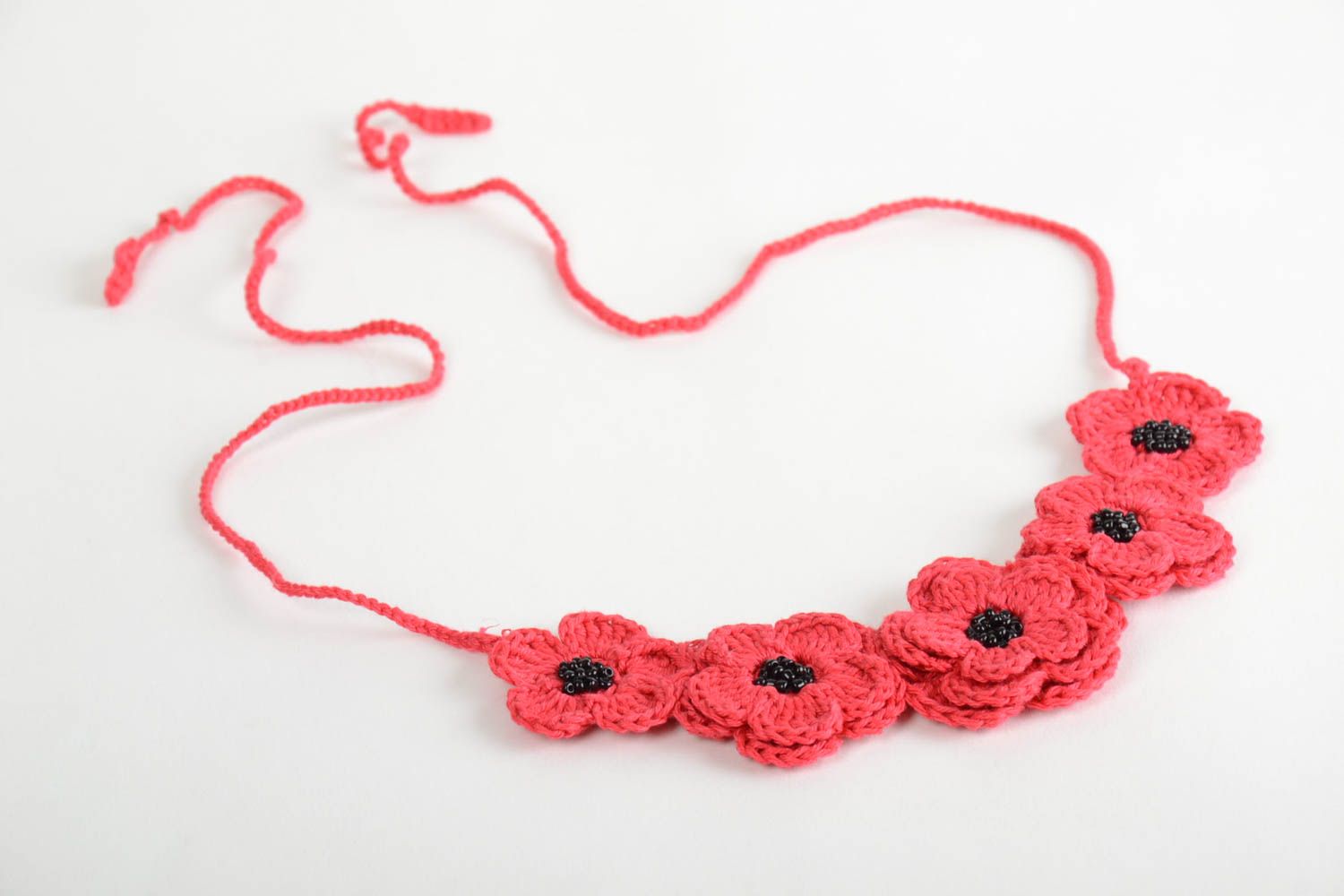 Collier fleurs tissu de coton tricoté rouge perles de rocaille boires fait main photo 3