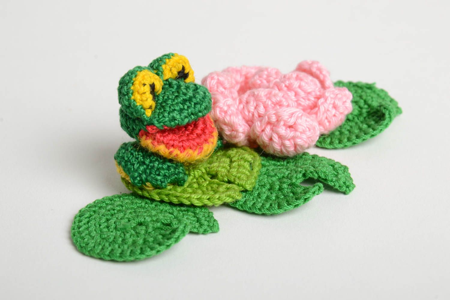 Jouet grenouille Peluche faite main Déco maison tricoté au crochet en coton photo 2
