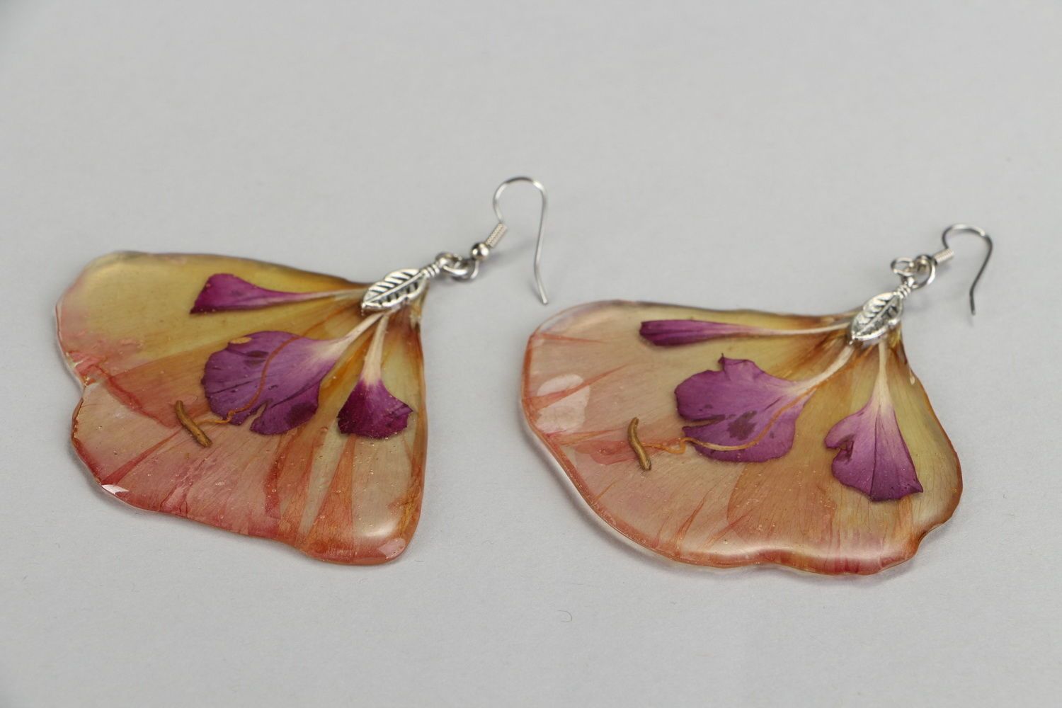 Earrings with epoxy Peruvian lily photo 3
