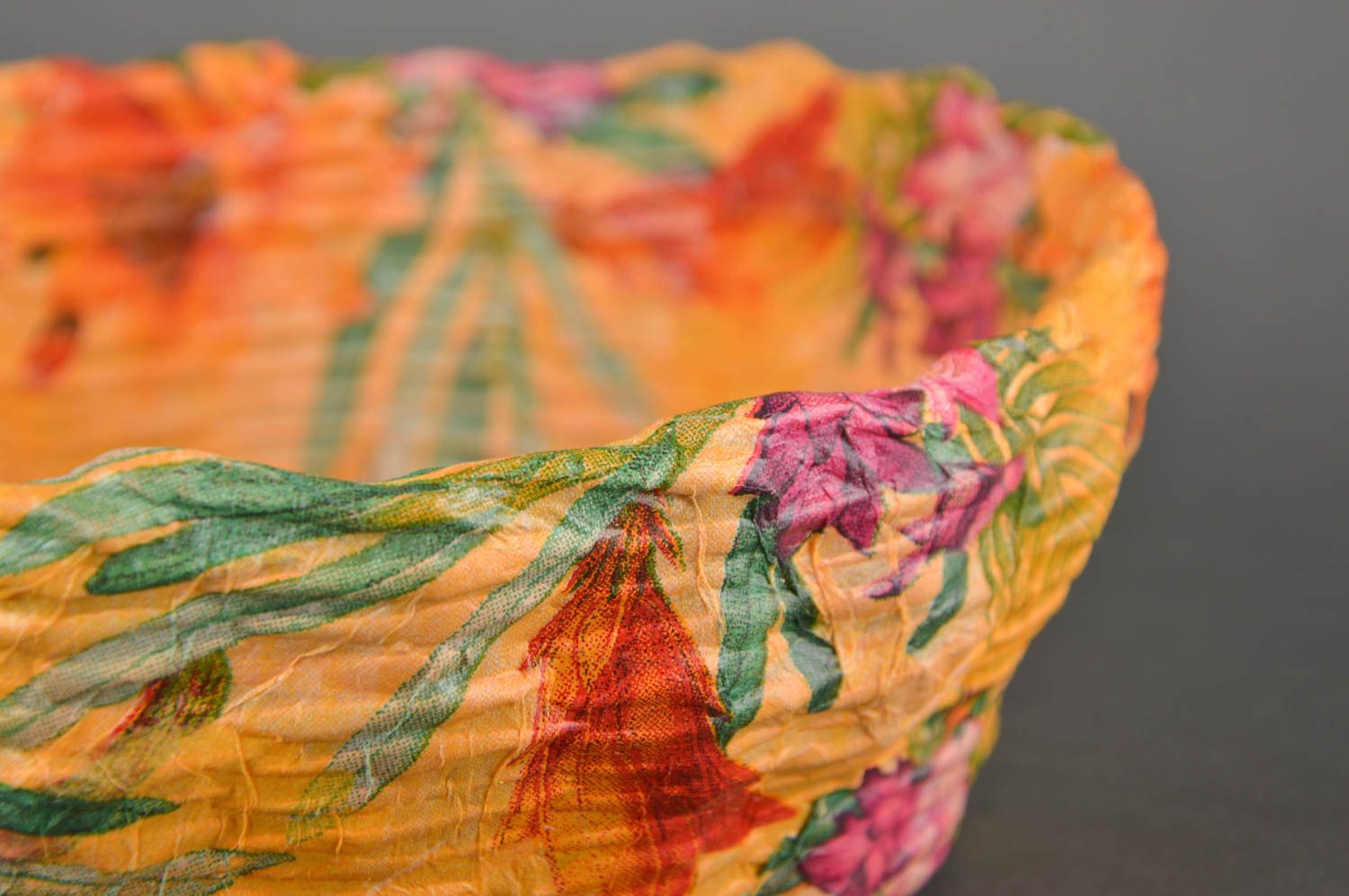 Canasta de pan hecha a mano multicolor elemento decorativo regalo para amigos foto 2