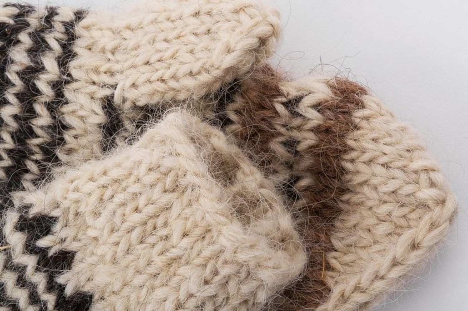 Woman's woolen mittens photo 3