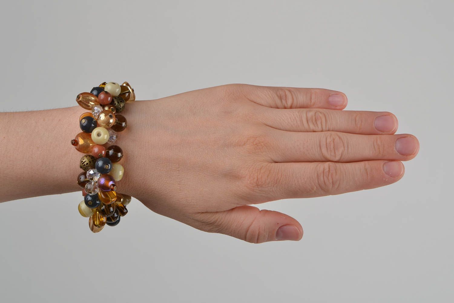 Bracelet en perles de verre et cristal de roche large original fait main photo 2
