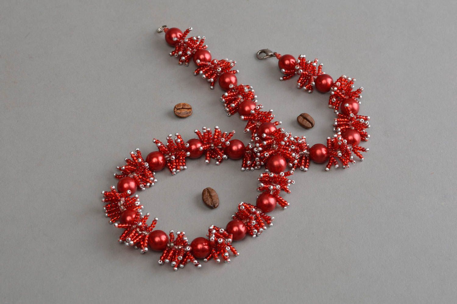 Ожерелье из бисера и бусин ручной работы бордовое красивое авторское стильное фото 1
