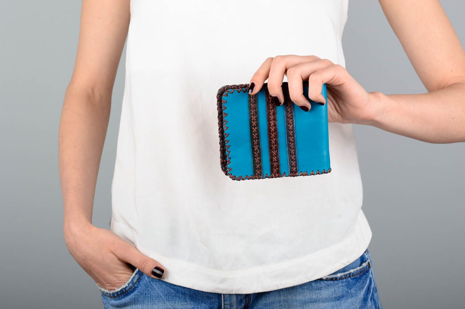 Стильный голубой кожаный кошелек шитье с металлической кнопкой ручной работы фото 5
