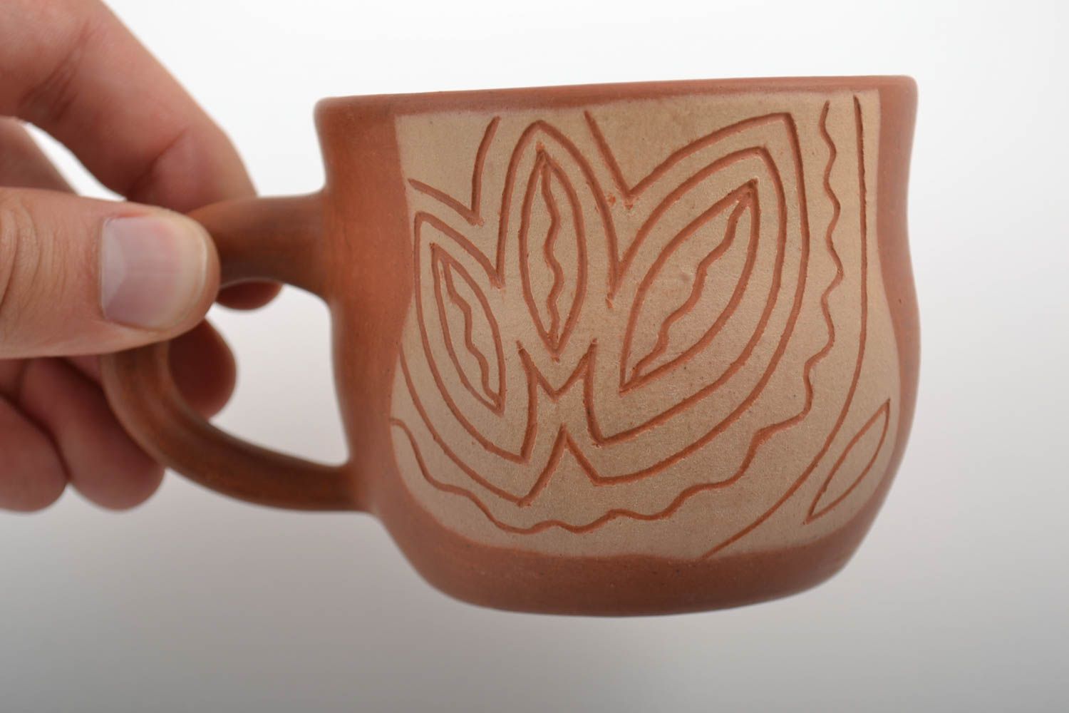 Чашка для чая объемом 400 миллилитров глиняная с орнаментом ручная работа фото 2