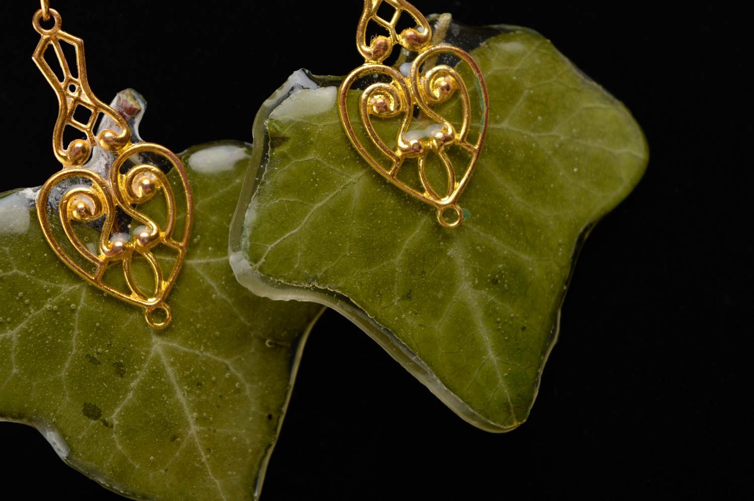 Botanical dangle earrings coated with epoxy resin Ivy Leaf photo 2