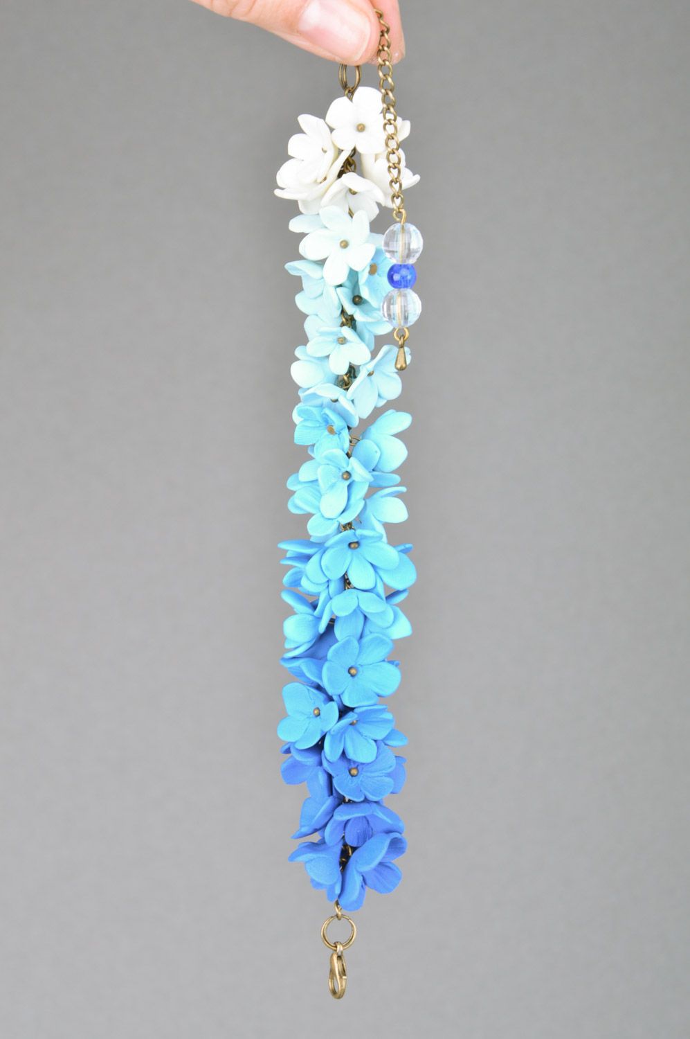 Bracelet fait main sur chaîne en pâte polymère bleu-bleu ciel avec fleurs photo 3