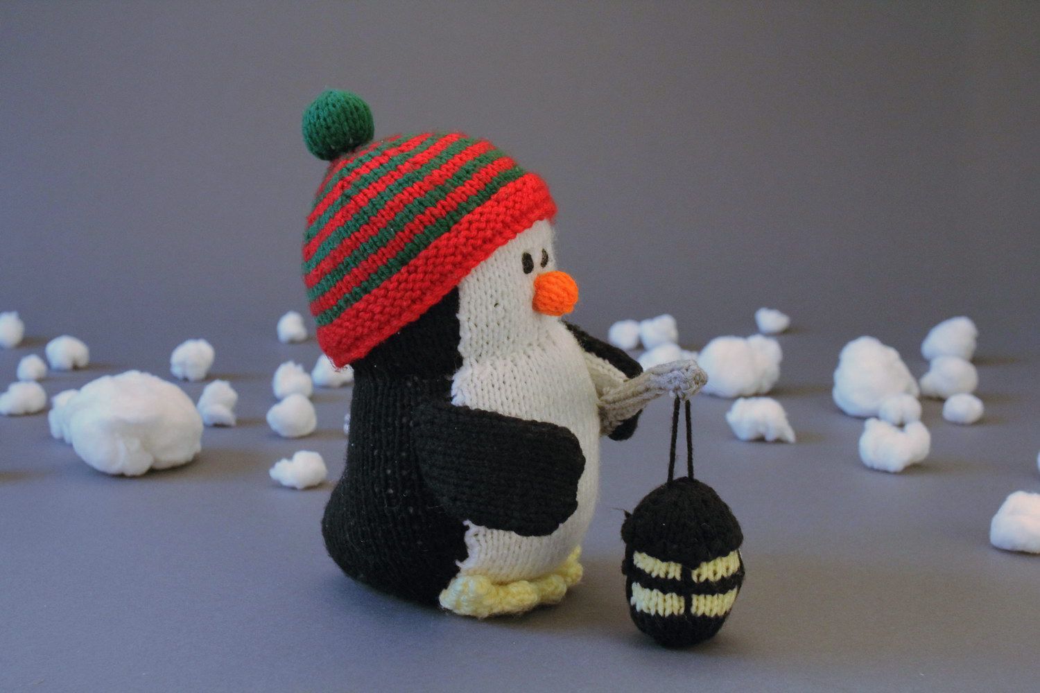 Giocattolo a maglia fatto a mano pupazzo morbido pinguino piccolo a uncinetto foto 5
