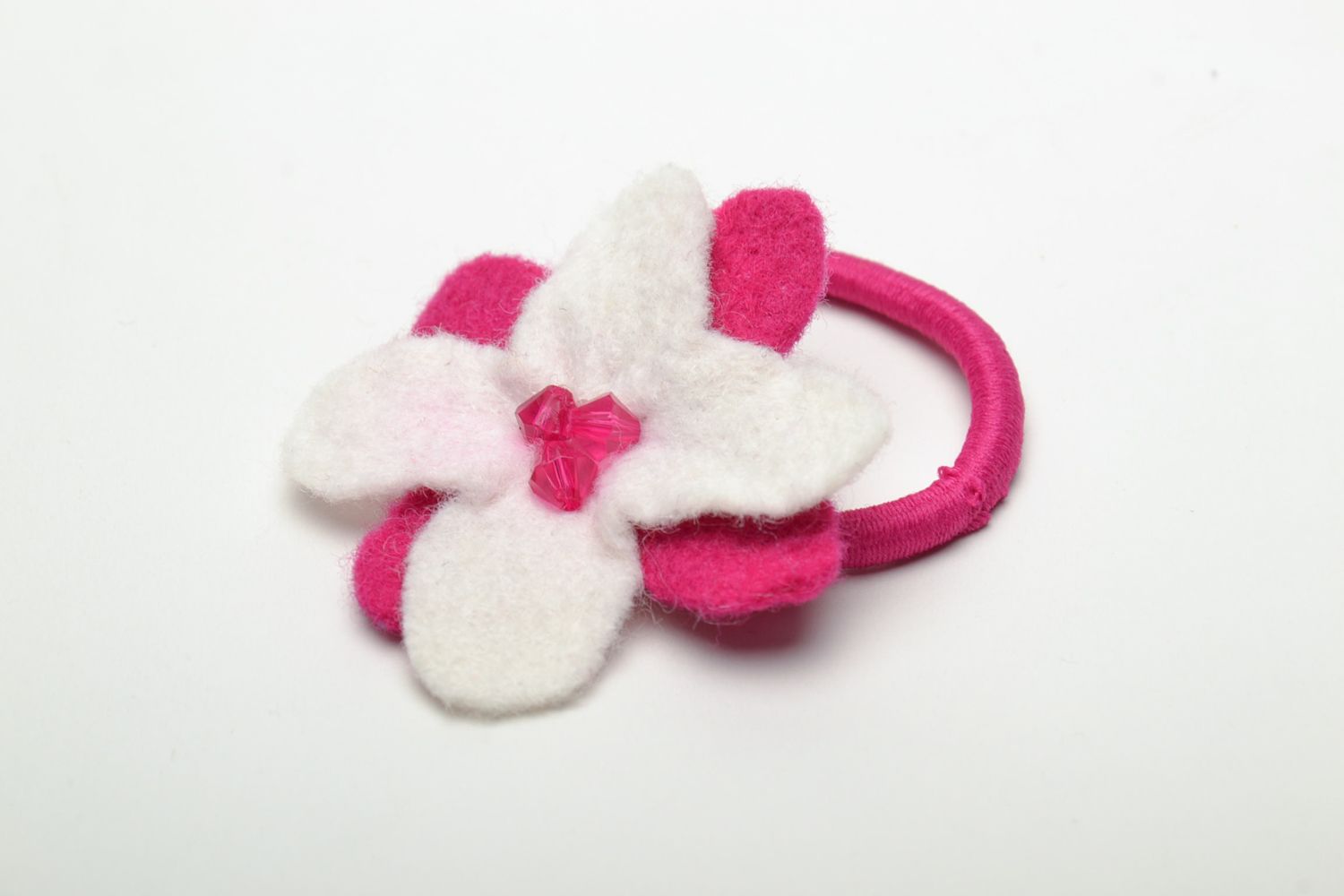 Handmade Haargummi mit Blume aus Filz foto 3
