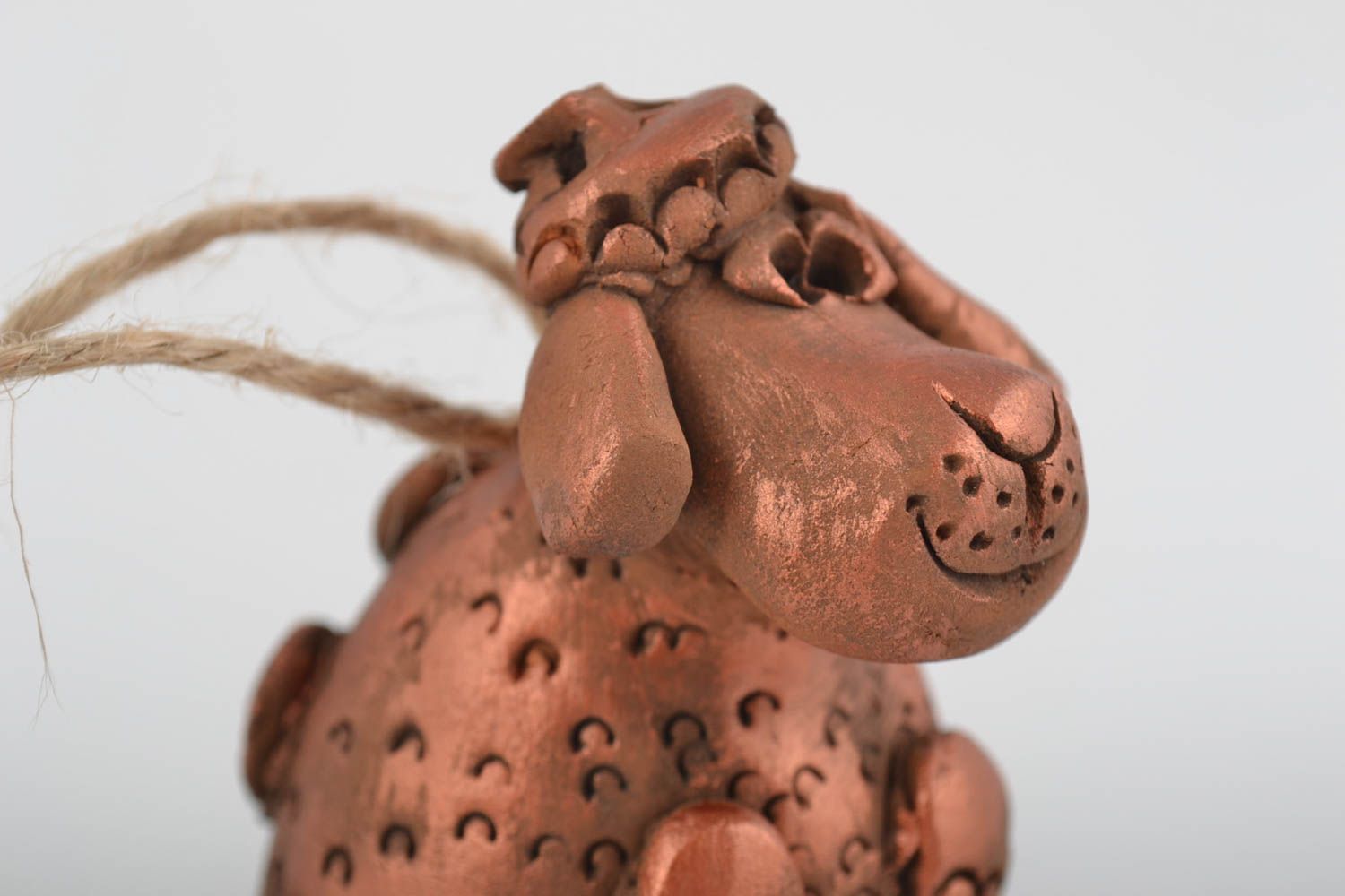 Campana de decoración artesanal cerámica hecha a mano con forma de perro foto 5