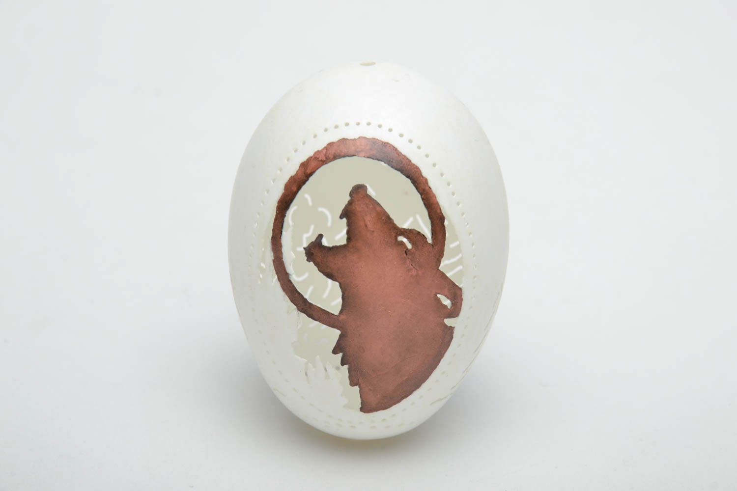 Резное куриное яйцо для декора интерьера фото 2