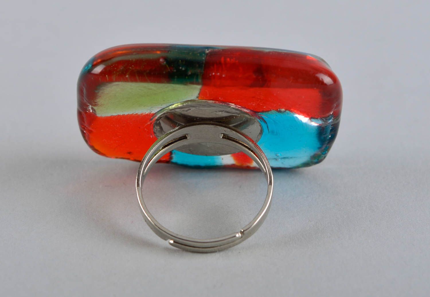Кольцо ручной работы красивое кольцо украшение из стекла трехцветное стильное фото 4