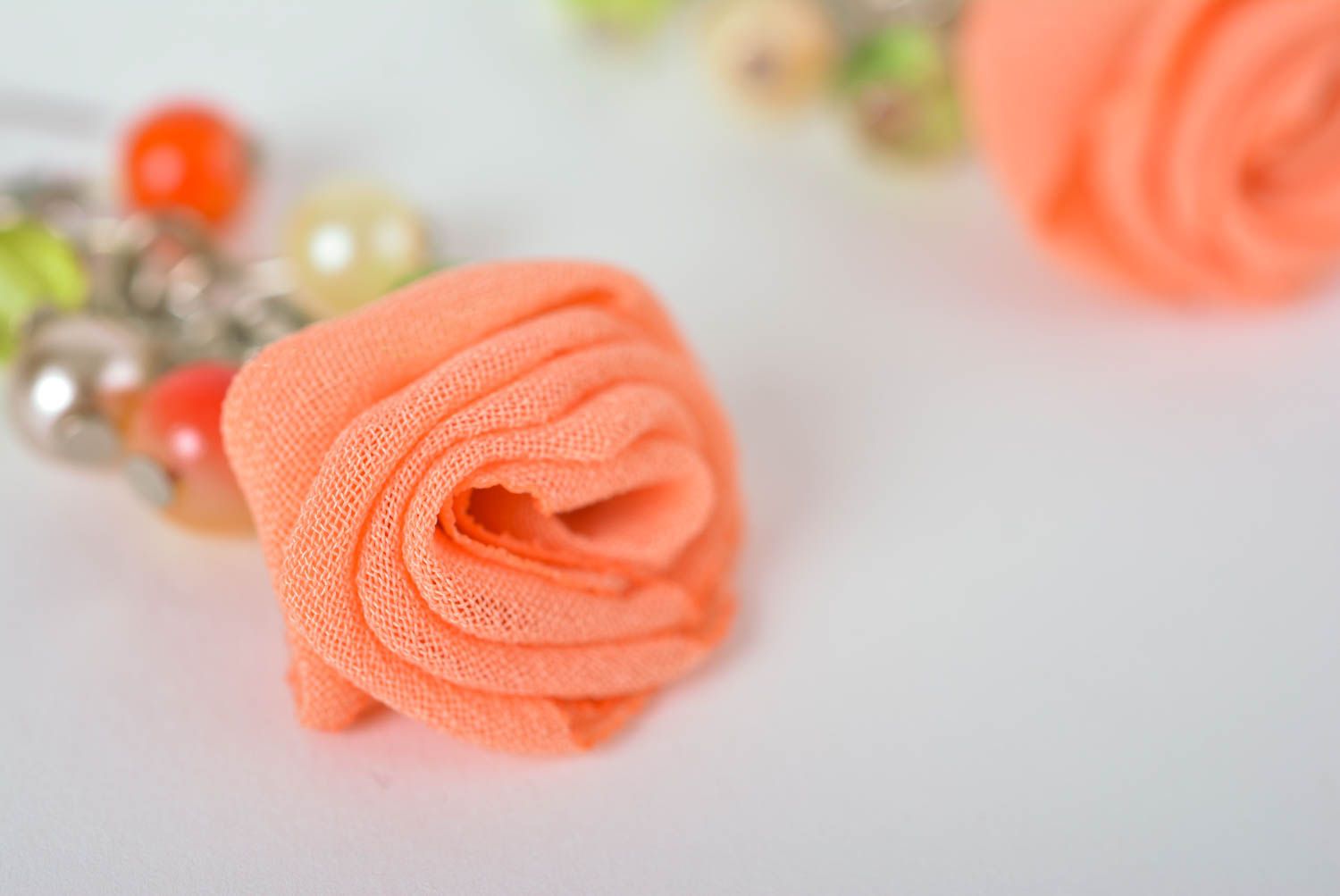 Boucles d'oreilles roses Bijou fait main tissu perles verre Accessoire femme photo 5