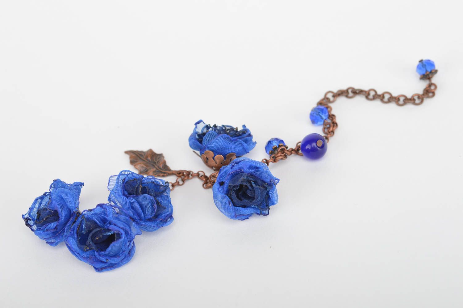 Синий браслет с цветами из шифона ручной работы красивый нарядный Васильки фото 3