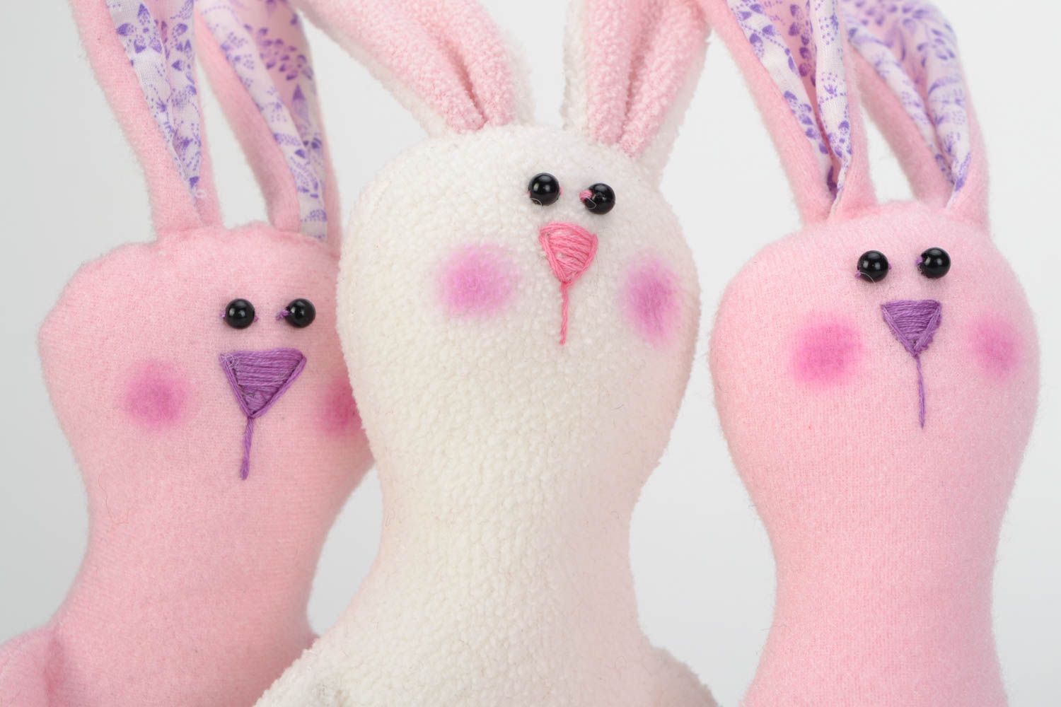 Мягкие игрушки из ткани ручной работы набор 3 пасхальных зайца милые с куличами фото 4