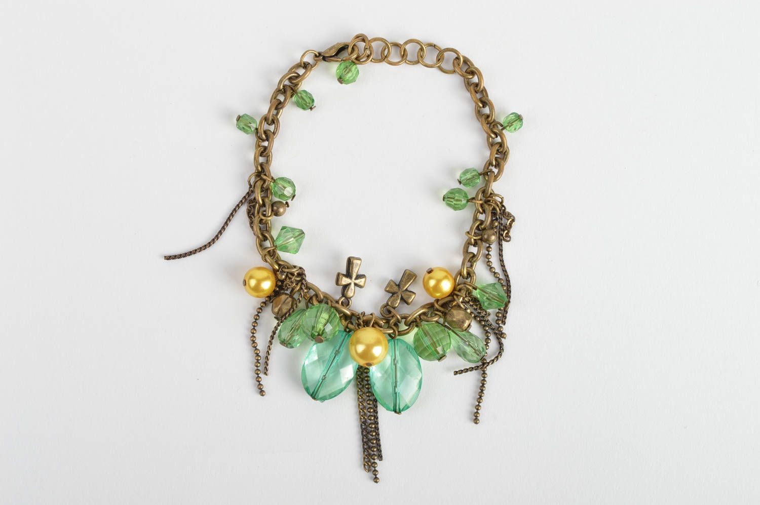 Bracelet en perles plastiques sur chaîne façon bronze fait main vert-jaune photo 3