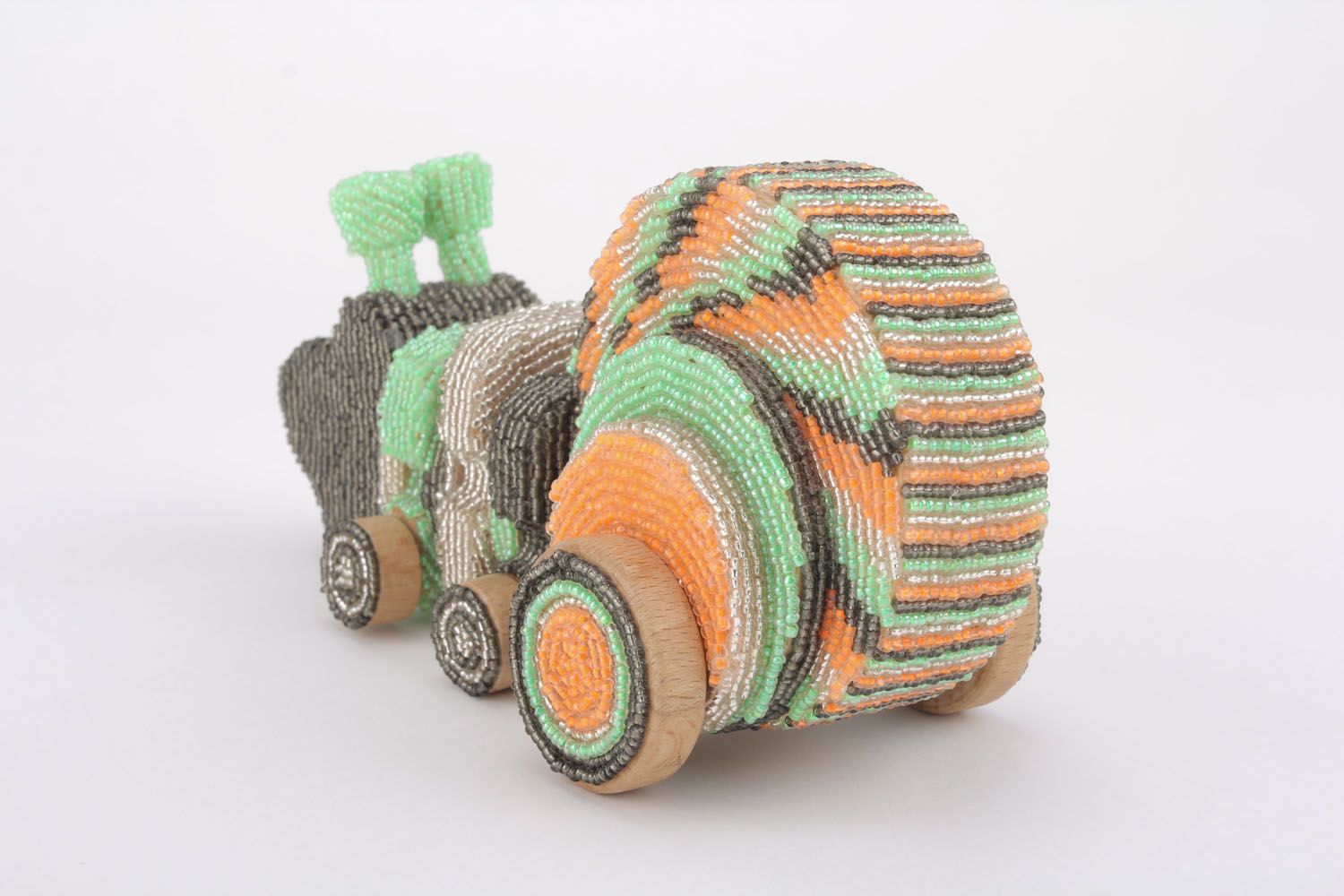 Lumaca fatta a mano giocattolo di legno materiale ecologico con perline foto 3