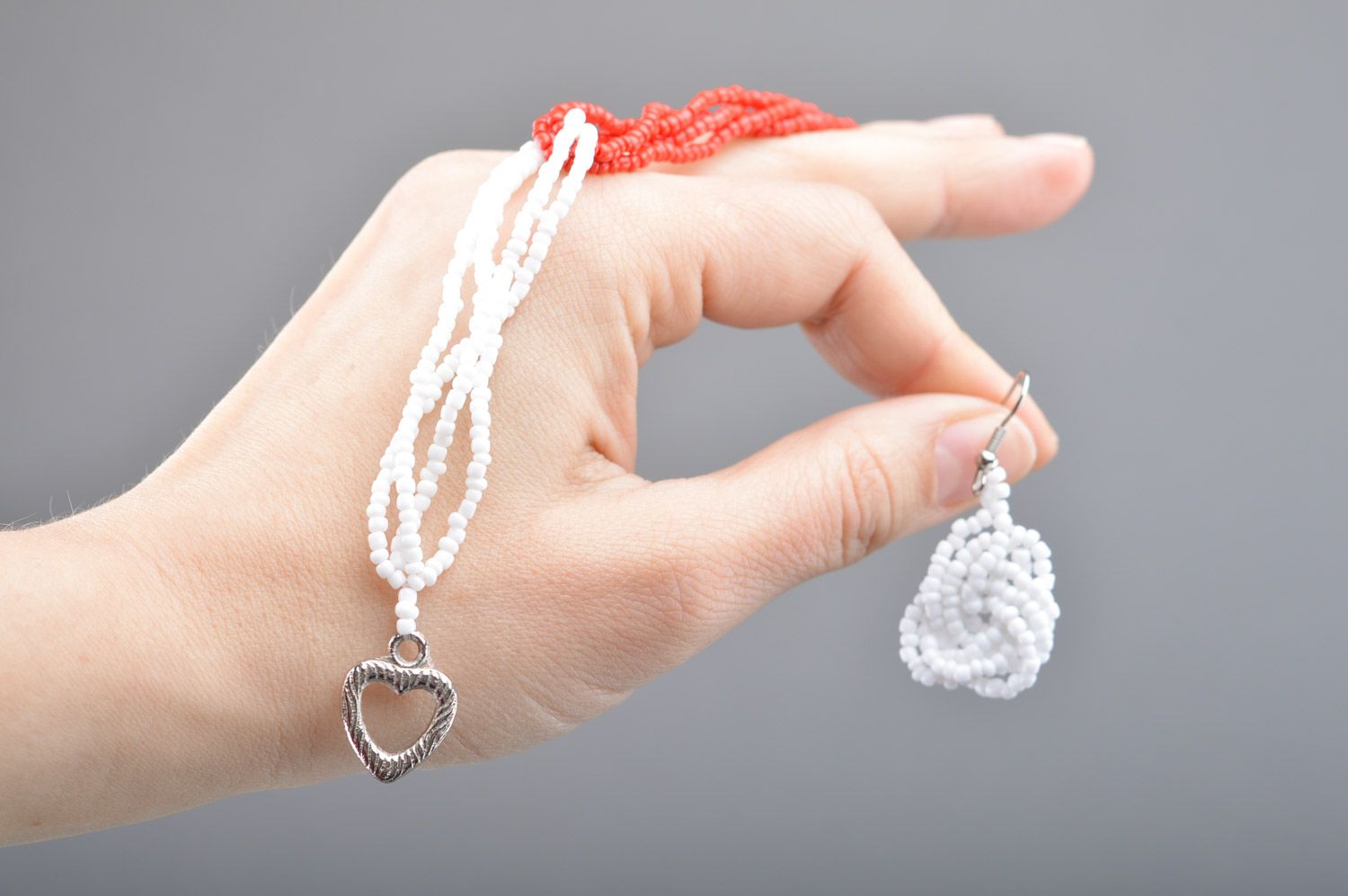 Handmade beaded jewelry set white dangle earrings and bracelet with toggle lock photo 3
