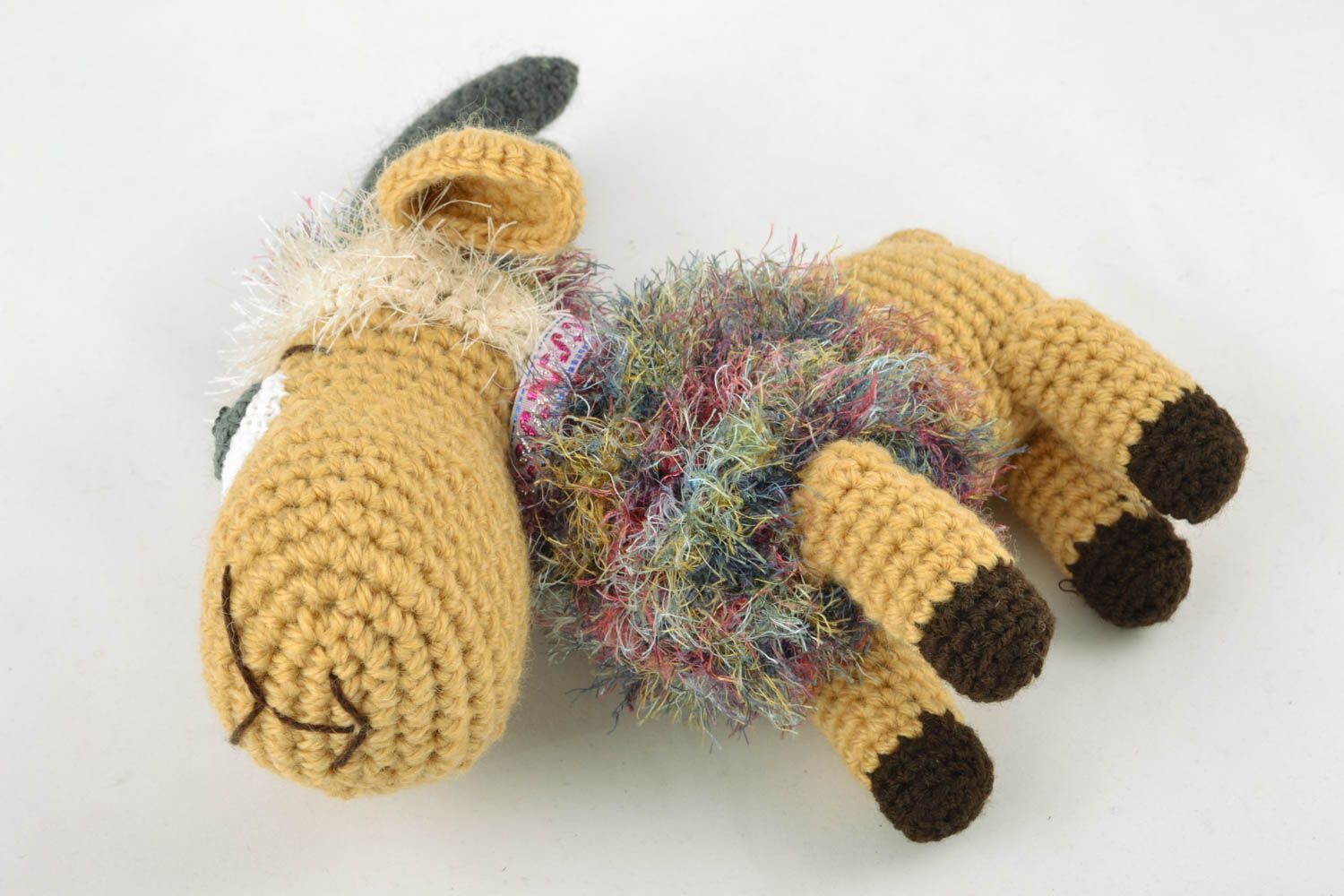 Doudou tricoté au crochet original beige fait main joli Bouc en gilet  photo 1