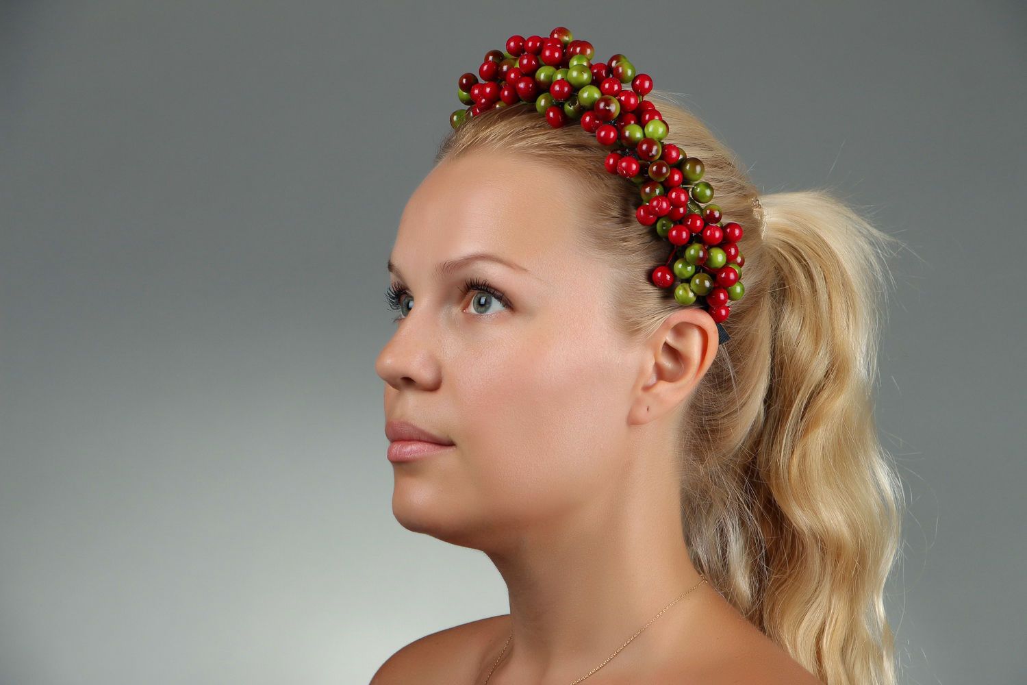 Headband with decorative berries photo 1